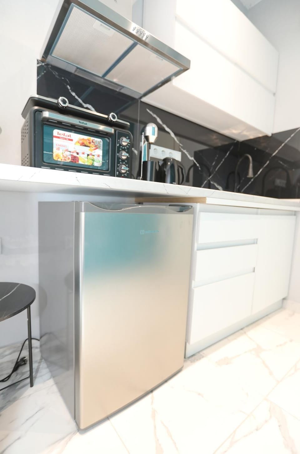 Kitchen or kitchenette, oven