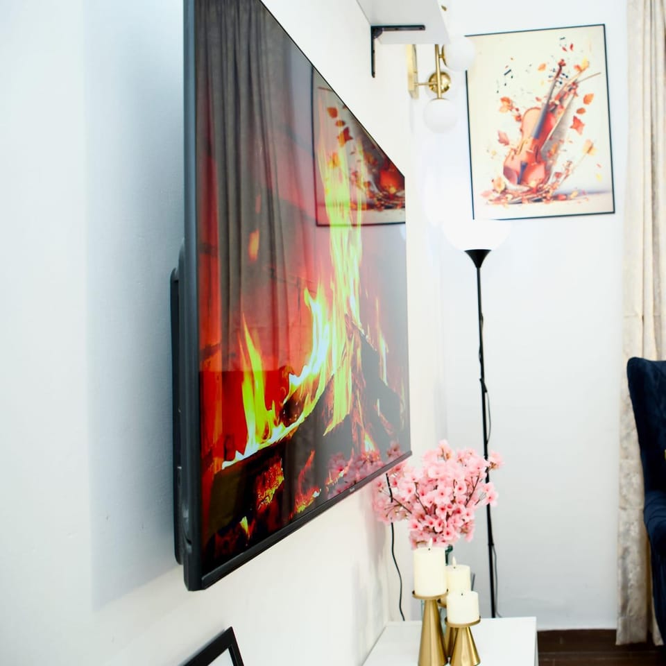 Communal lounge/ TV room, TV and multimedia, Decorative detail, Evening entertainment