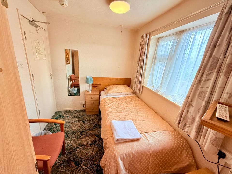 Hylands Hotel Single Ensuite Room with Free Parking Bed and Breakfast in Nottingham