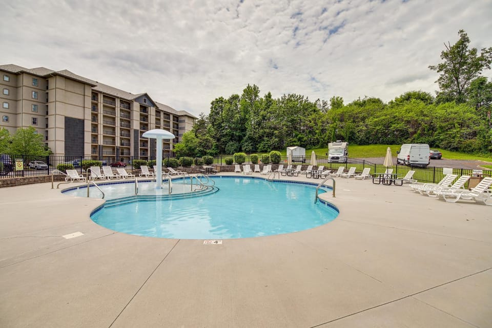 'Mountain Escape' w/ Pool Access in Pigeon Forge! House in Pigeon Forge