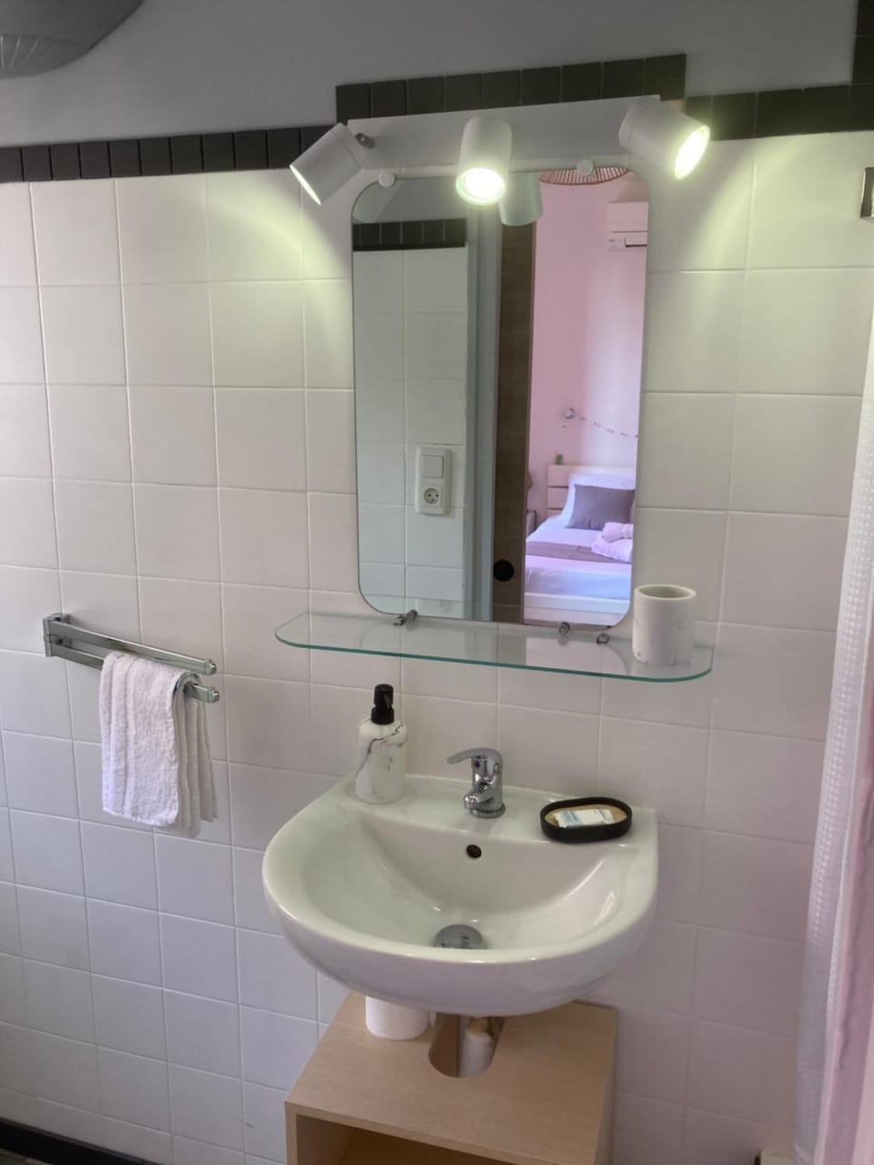 Bathroom, towels
