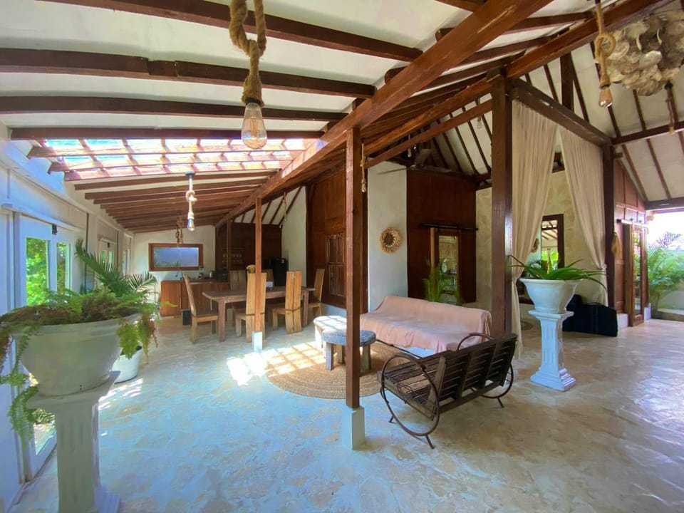 Garden, Living room, Seating area