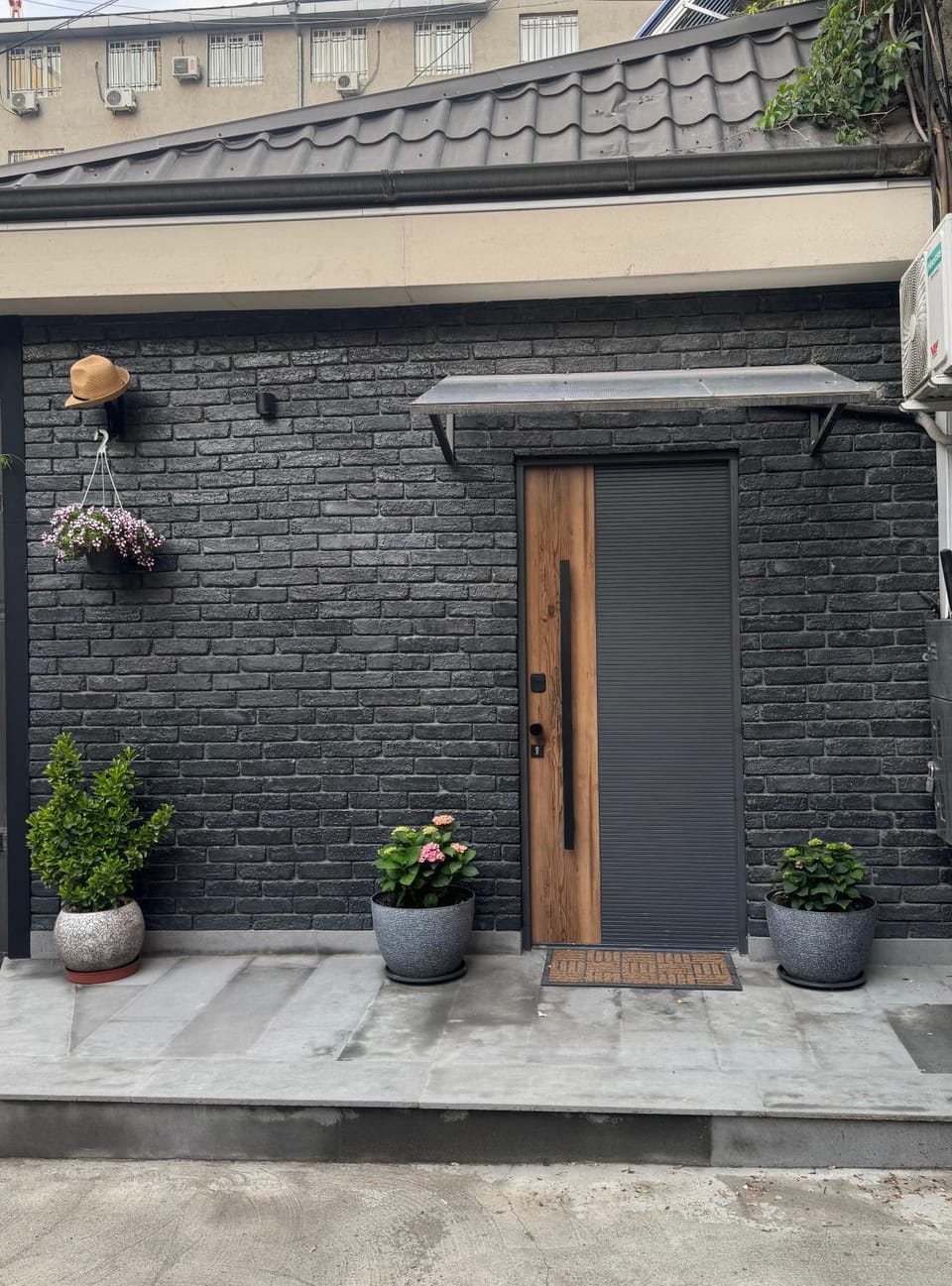 Facade/entrance