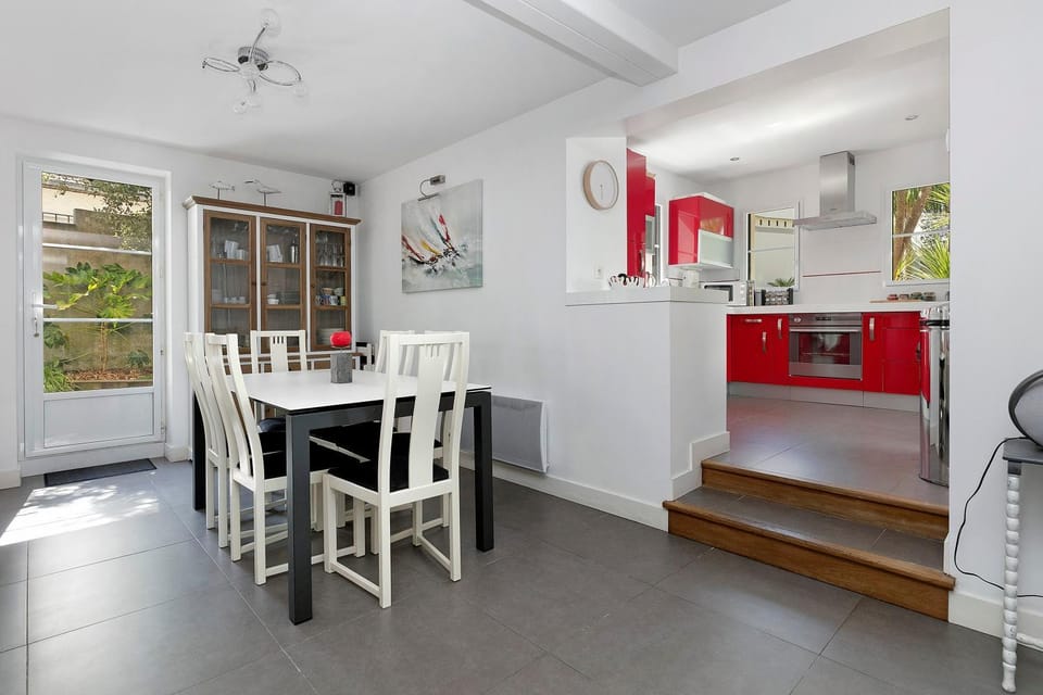 Property building, Kitchen or kitchenette, Living room