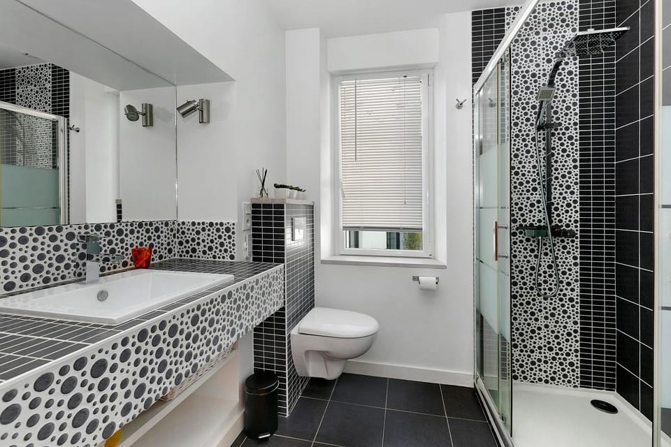 Bathroom, Living room