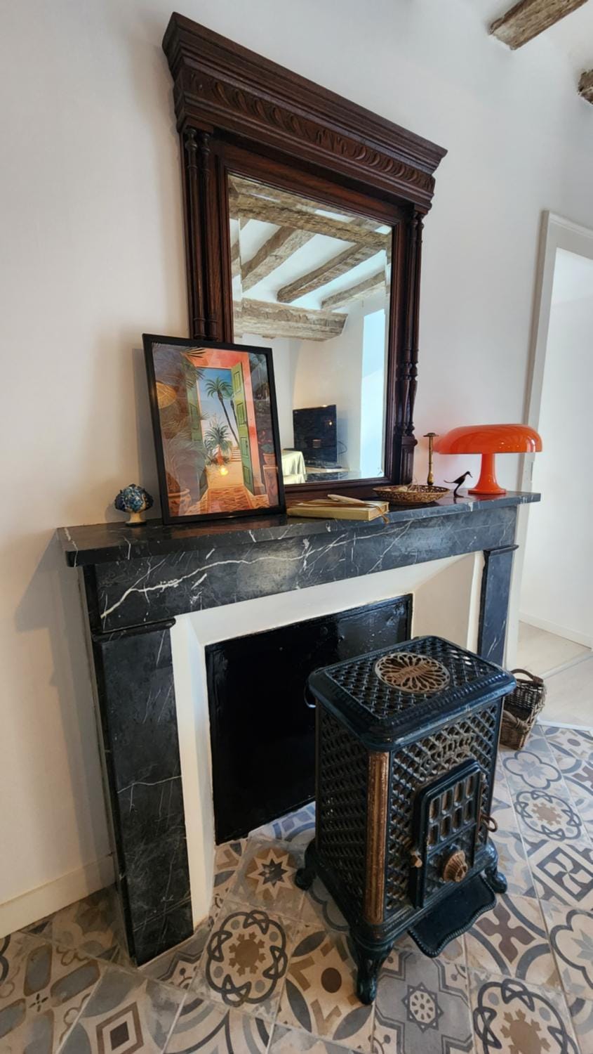 Living room, fireplace