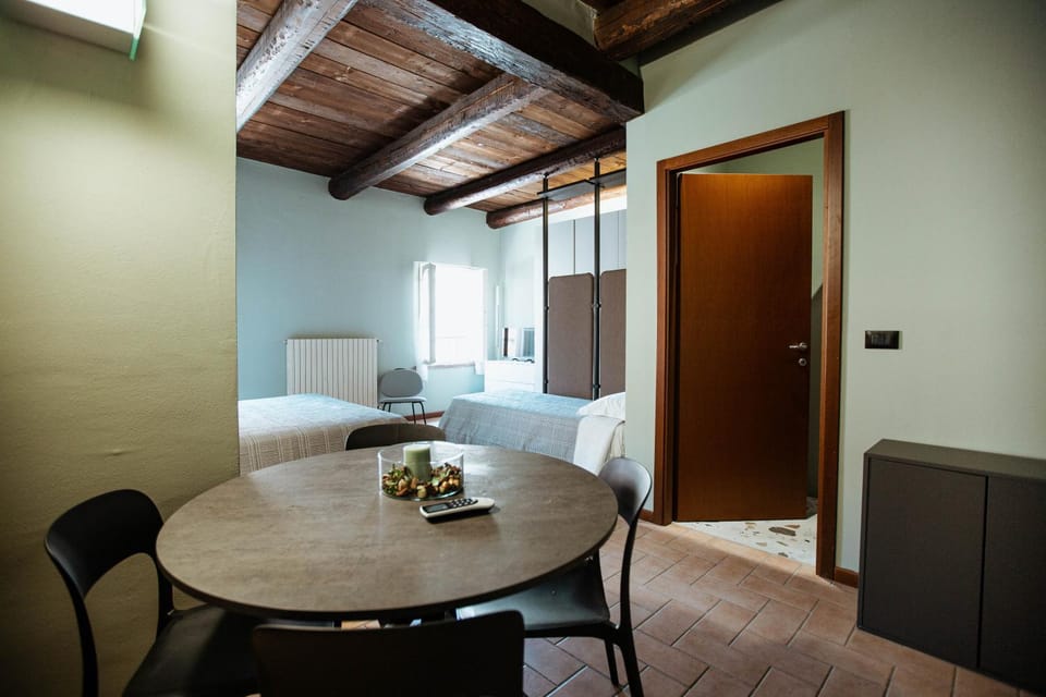 Bed, Living room, Photo of the whole room, Seating area, Dining area, Bedroom