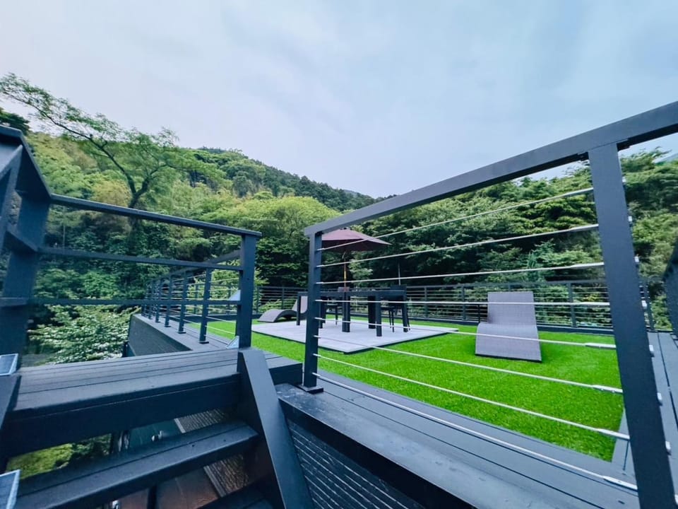 Balcony/Terrace, Mountain view