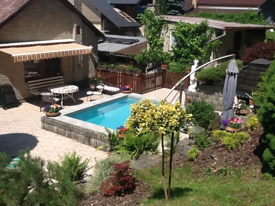 Property building, Garden, sunbed