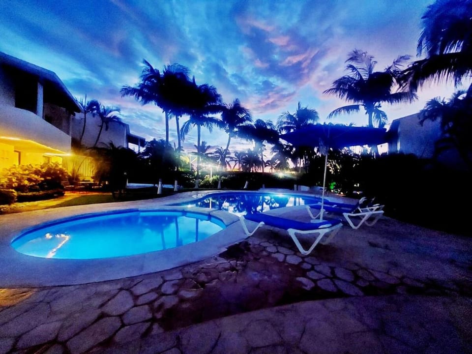 Night, Pool view, Swimming pool, Swimming pool, sunbed