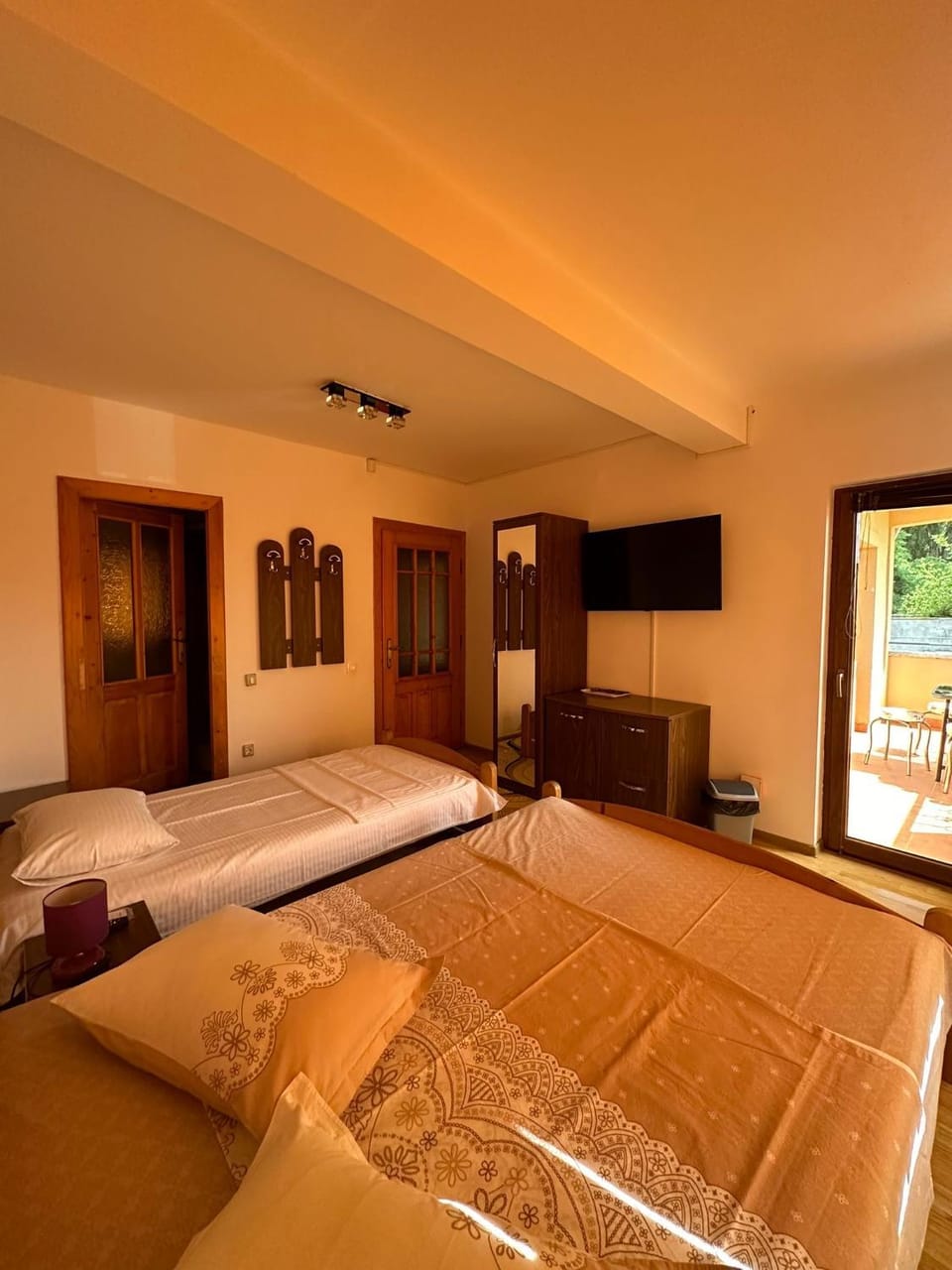 Bed, TV and multimedia, Photo of the whole room, Bedroom, air conditioner