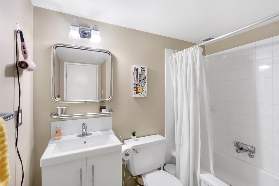 Shower, Toilet, Bathroom, Bath, towels