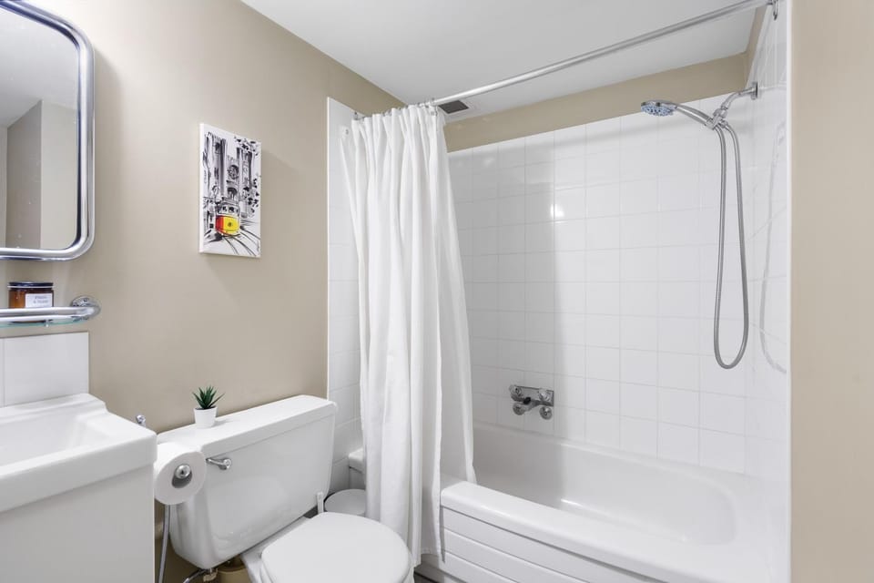 Shower, Toilet, Bathroom, Bath, towels