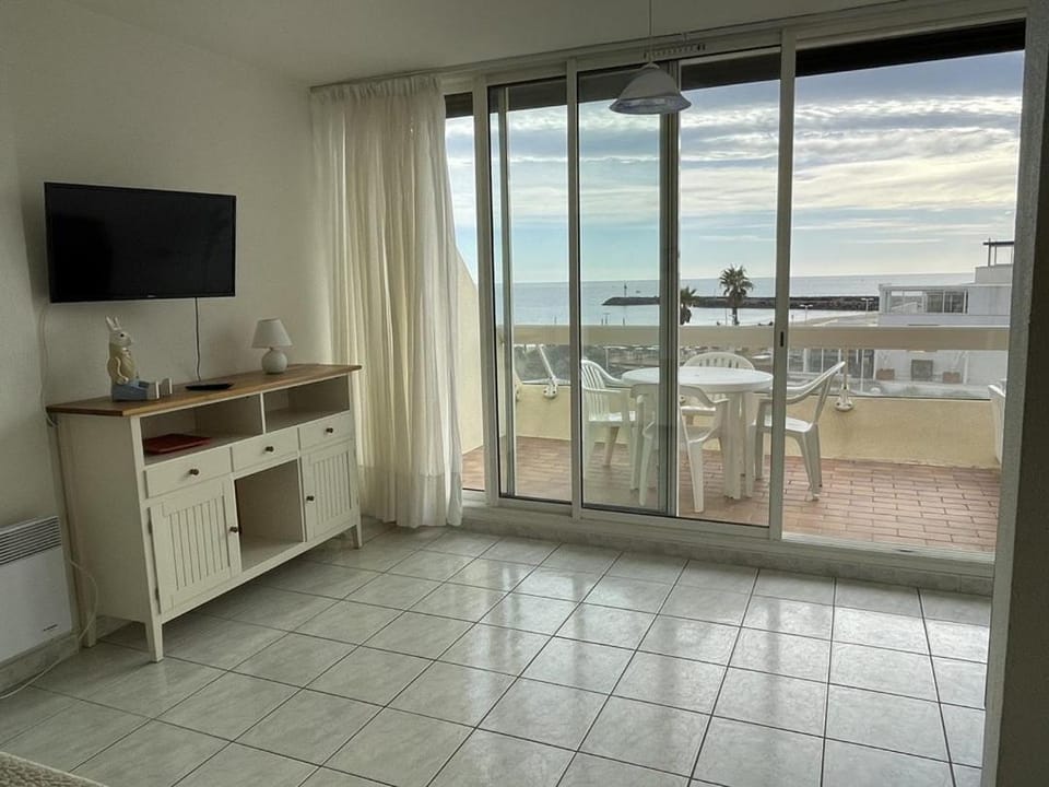 TV and multimedia, Balcony/Terrace, Dining area, Sea view