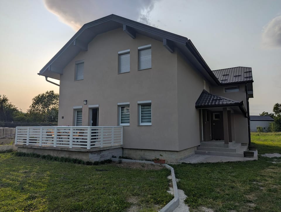 Property building, Patio, Balcony/Terrace