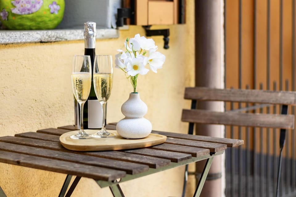 Dining area, Inner courtyard view