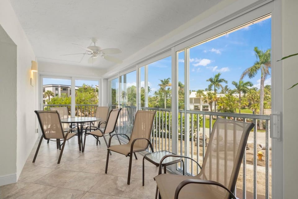 Sanibel Surfside 216 House in Sanibel Island