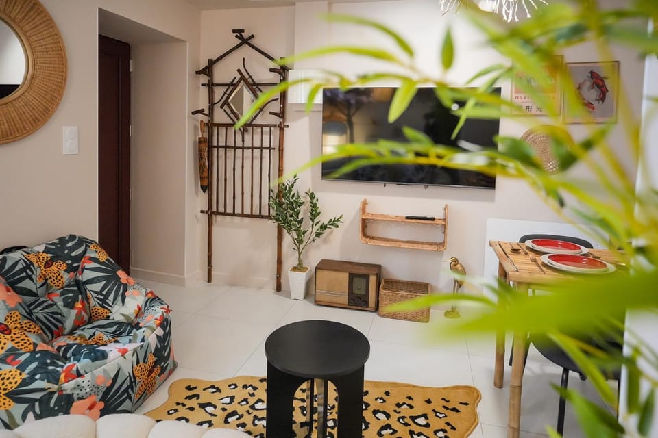 TV and multimedia, Living room, Seating area