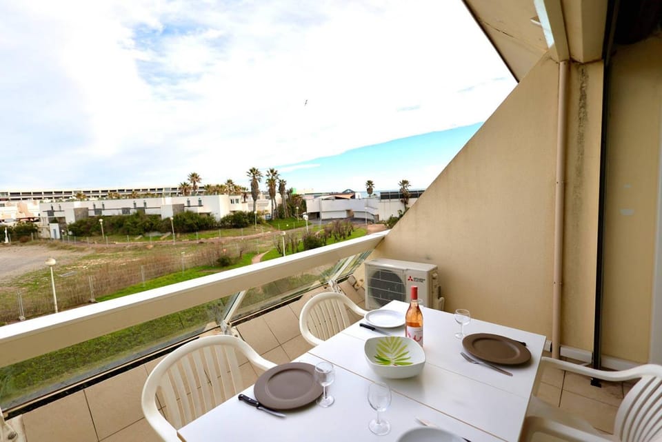 View (from property/room), Balcony/Terrace, Dining area