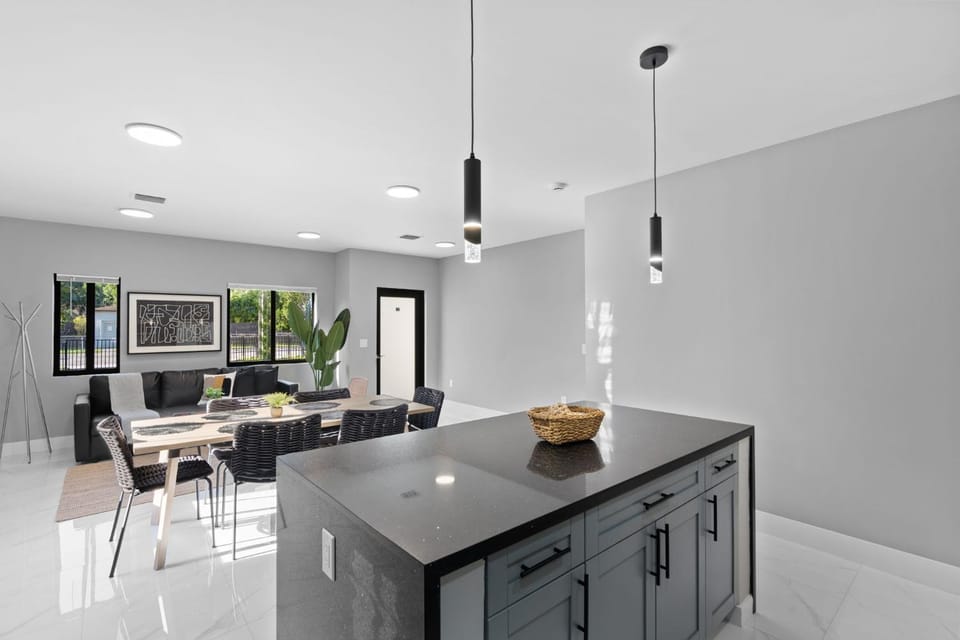 Dining area, kitchen