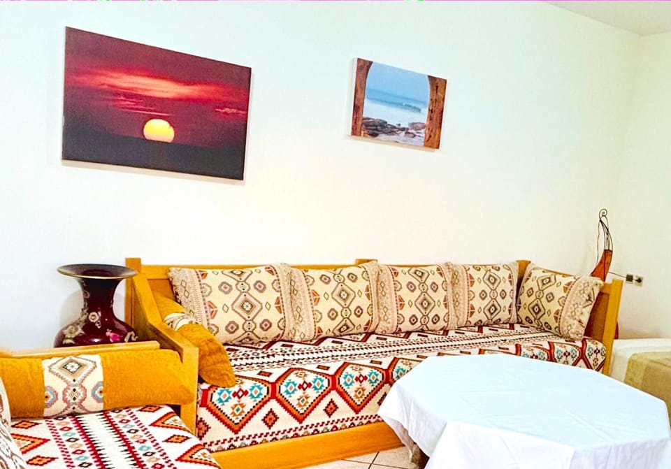 Living room, Decorative detail, Seating area