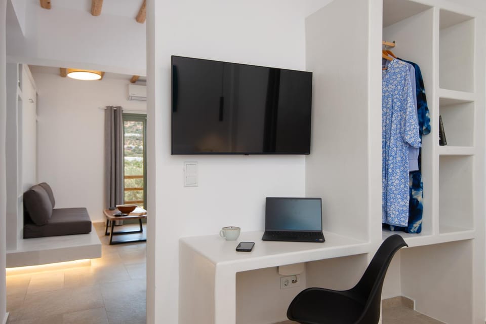Communal lounge/ TV room, TV and multimedia, Evening entertainment