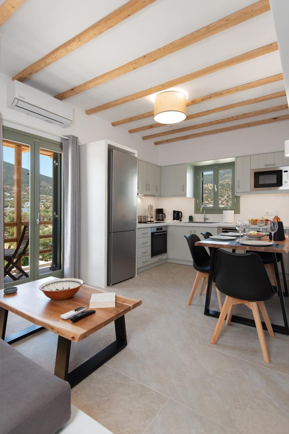 Kitchen or kitchenette, Living room, Seating area, Dining area
