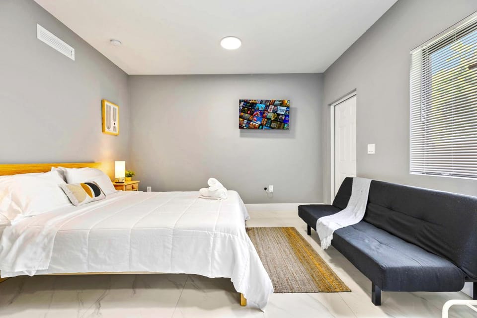 Bed, Living room