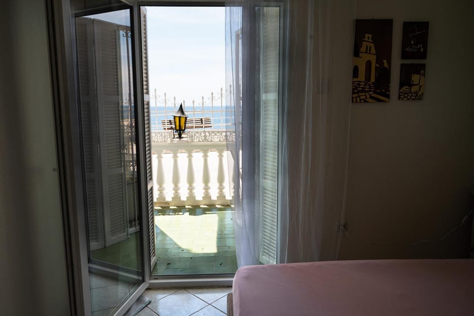 Bed, Balcony/Terrace, Bedroom, Sea view