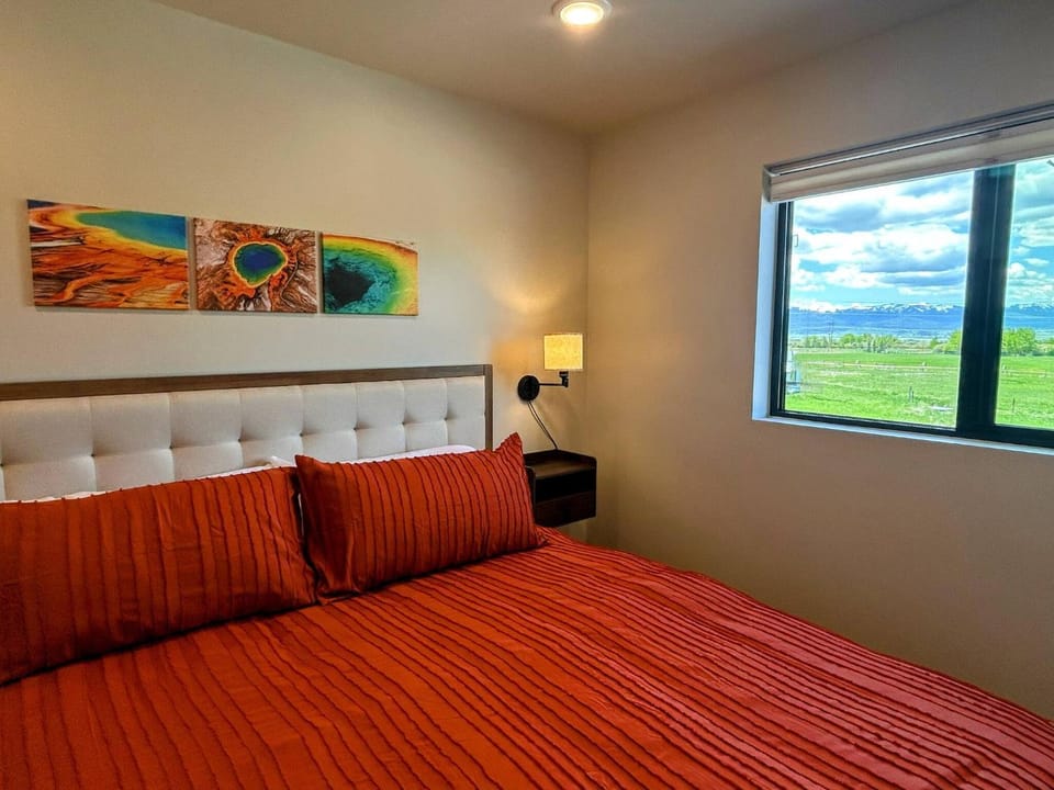 Bed, TV and multimedia, Other, Bedroom