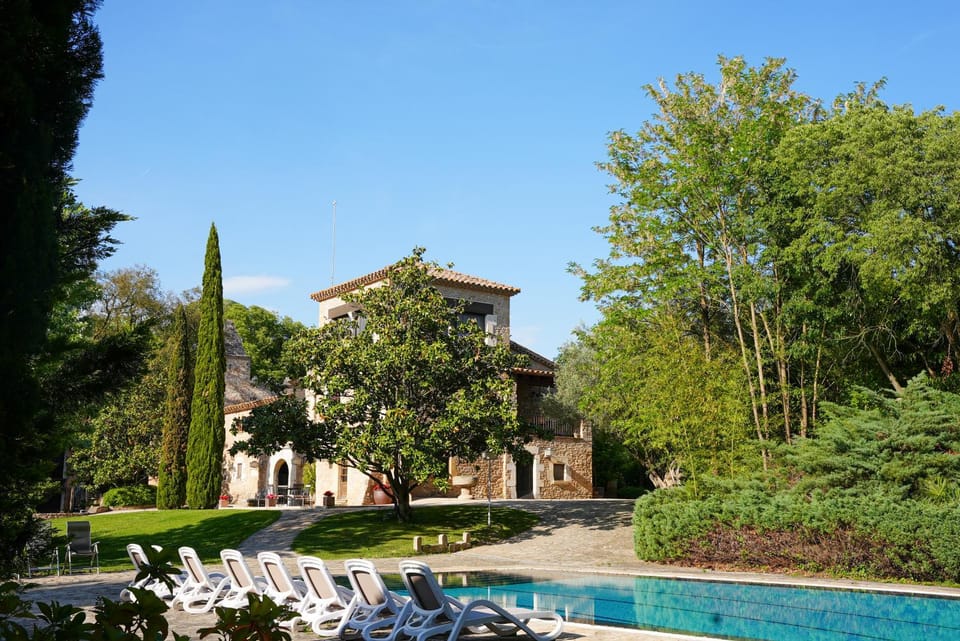 Property building, Garden, Swimming pool, Swimming pool