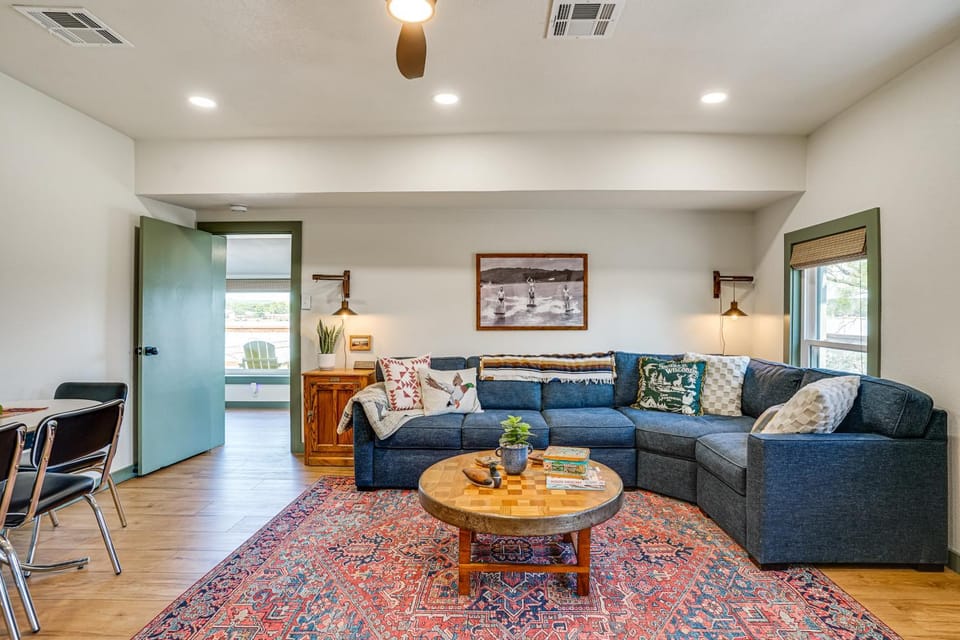 Lake View + Huge Deck: Cozy Possum Kingdom Retreat House in Possum Kingdom Lake