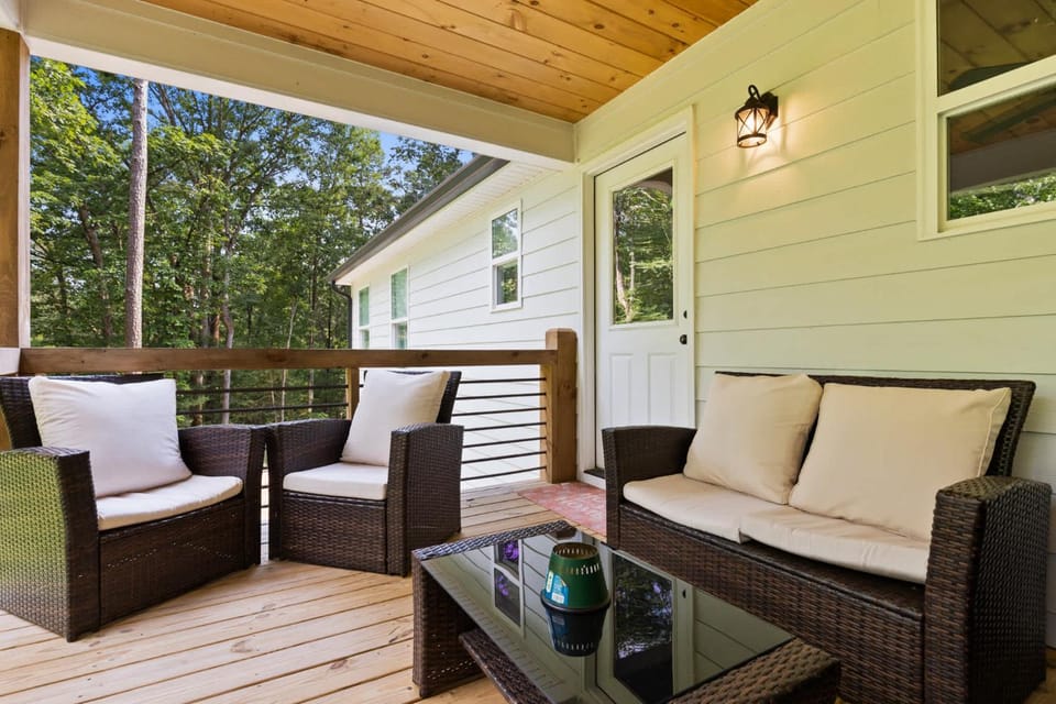 MTN Views-Hot Tub- Games-Dog Friendly House in Georgia