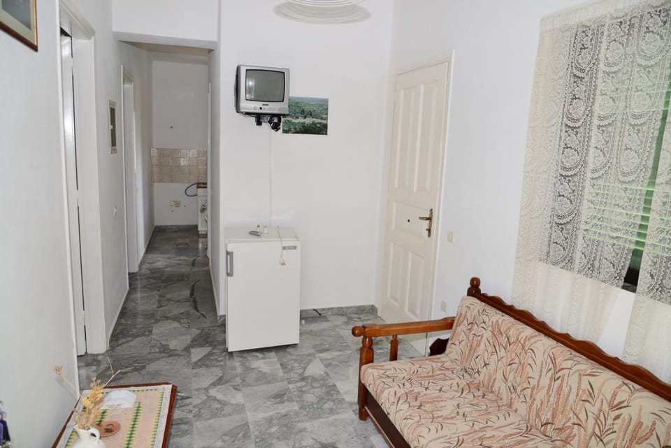 Communal lounge/ TV room, TV and multimedia, Living room