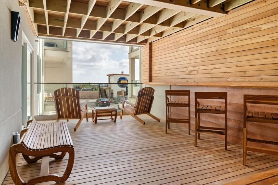 Oceans Edge Oceanfront Vacation Condo with Stunning Views House in Carolina Beach