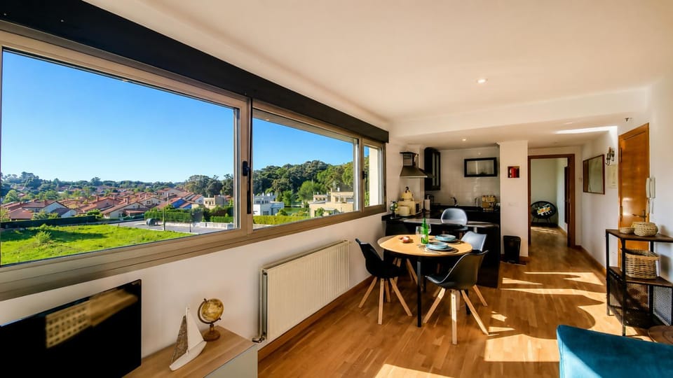 Communal lounge/ TV room, Kitchen or kitchenette, Living room, Dining area, Garden view