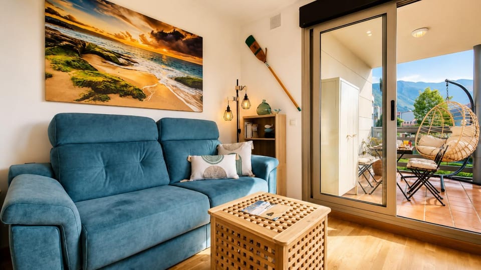 Communal lounge/ TV room, Balcony/Terrace, Living room