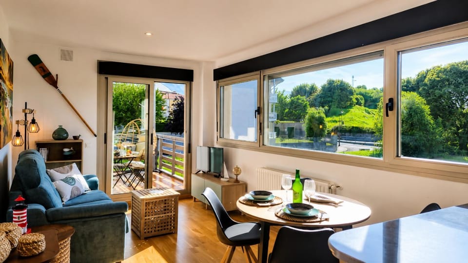 Game Room, TV and multimedia, Balcony/Terrace, Living room, Garden view