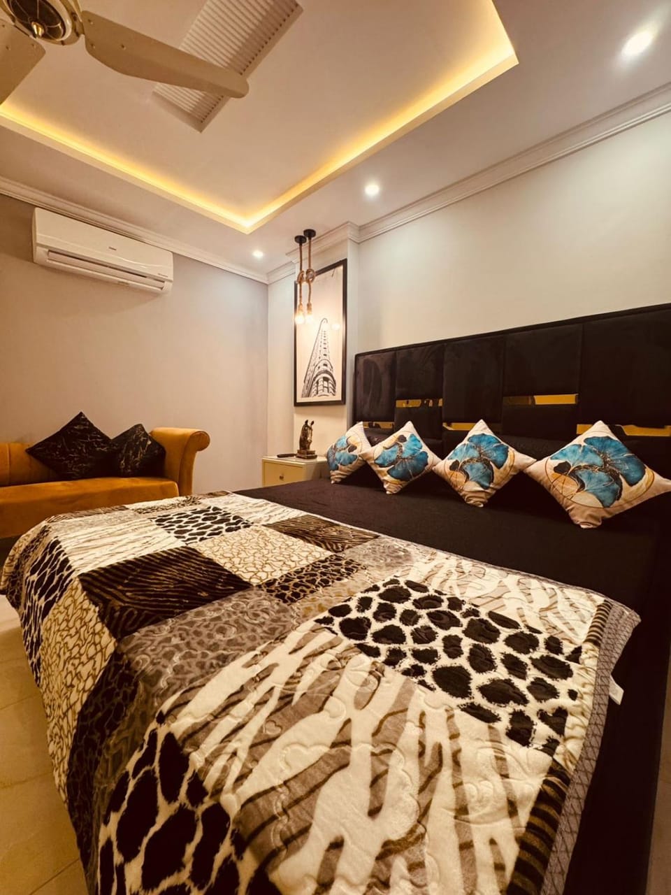 Noor Luxury Residence Apartment in Lahore