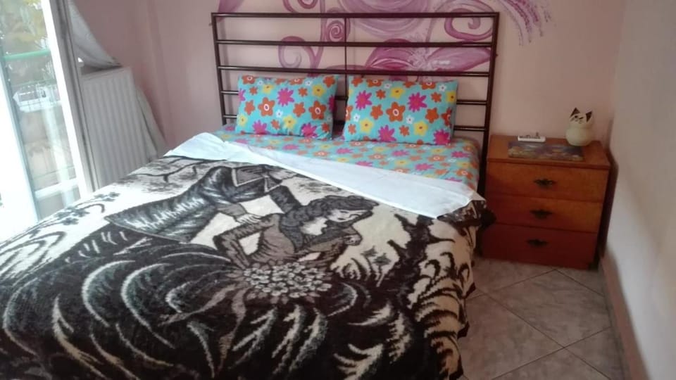 Apartment on 4th floor with a huge balcony! 10 min away from Metro! Apartment in Thessaloniki