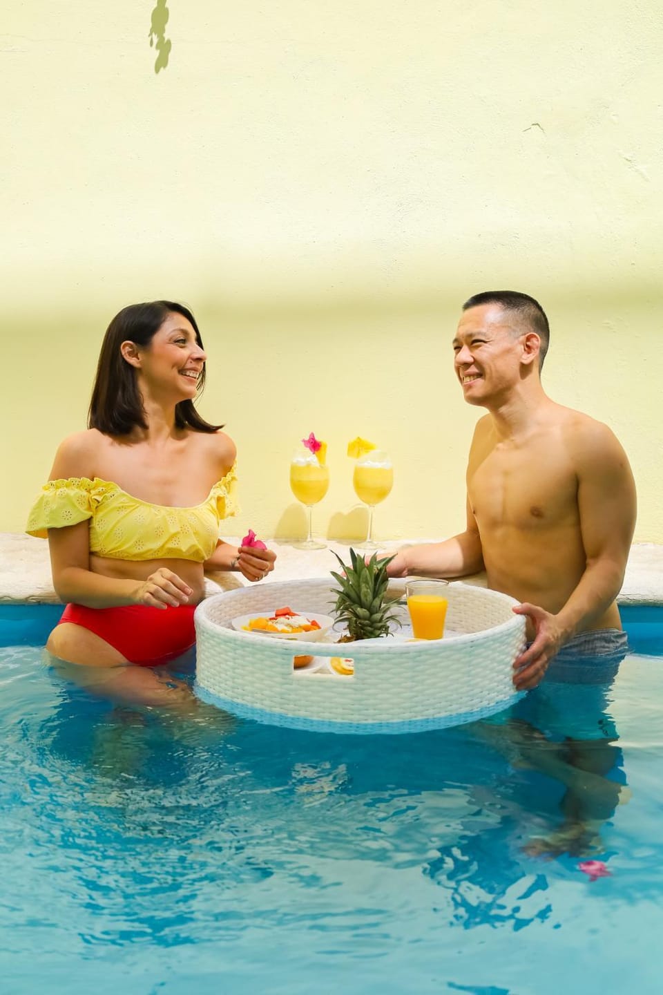 Guests, Swimming pool