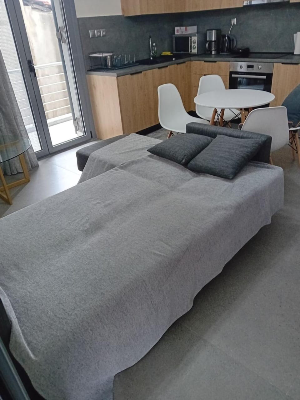 Bed, TV and multimedia, Balcony/Terrace, Balcony/Terrace, Kitchen or kitchenette, Living room, Photo of the whole room, stove