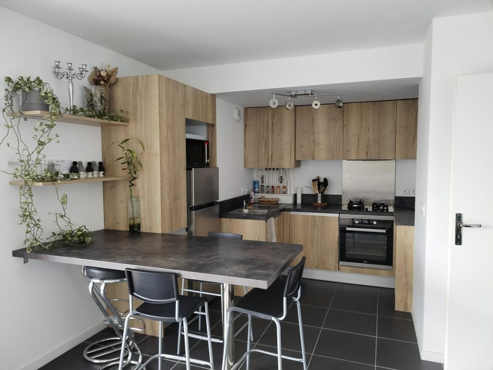 Seating area, Dining area, stove, kitchen, kitchen