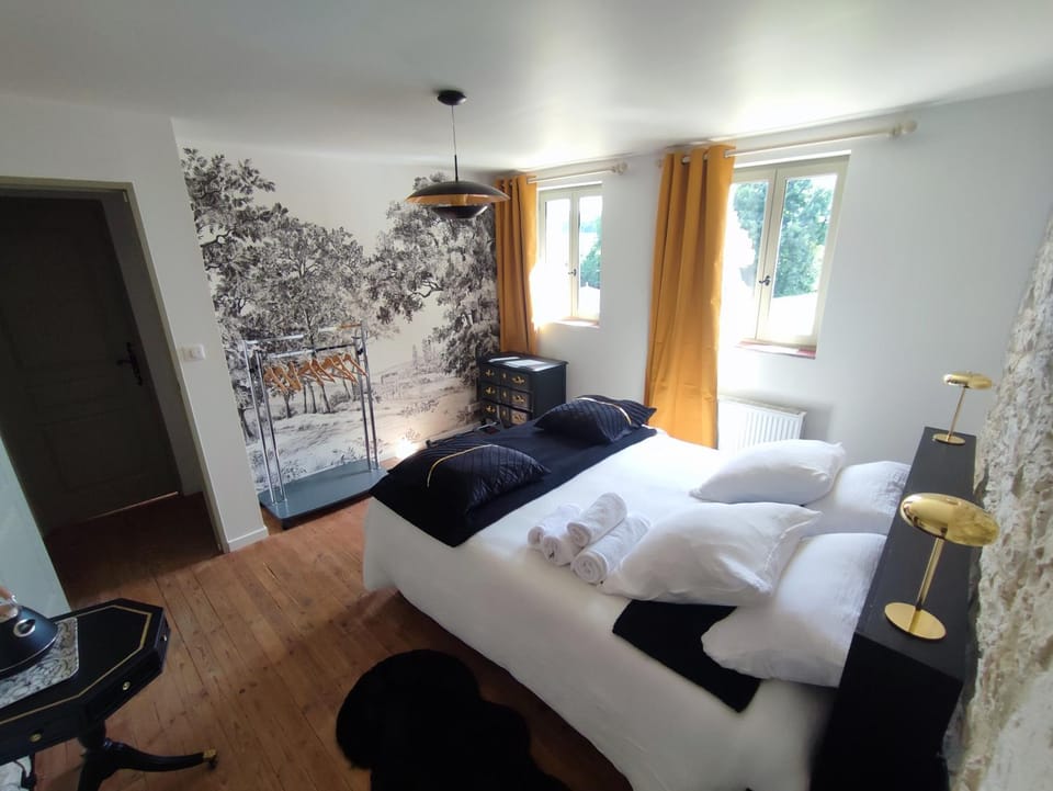Bed, Photo of the whole room, Bedroom