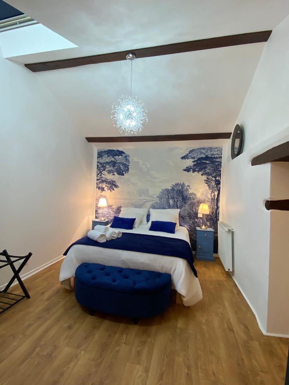 Photo of the whole room, Bedroom