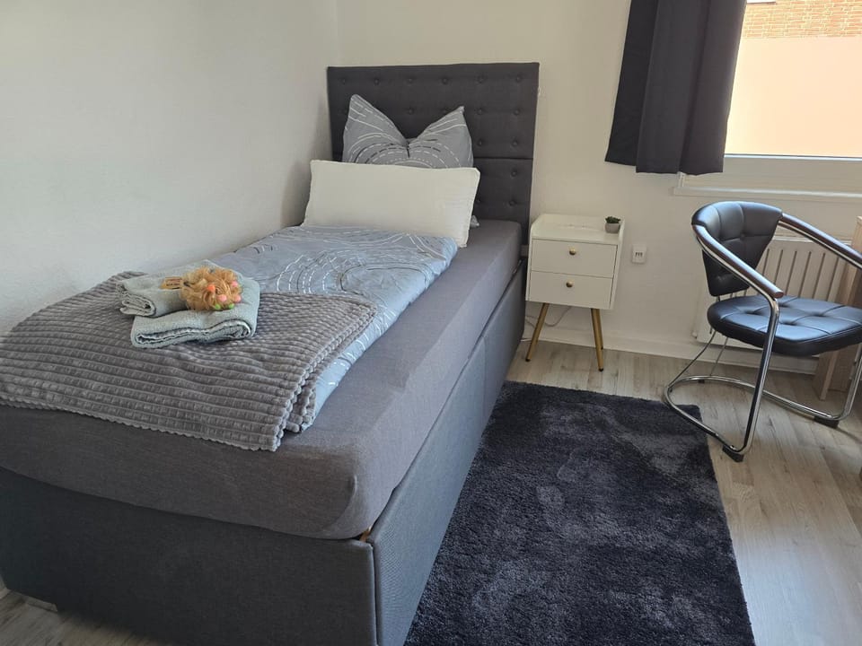 ---Apart in KrCity Balcony--- Apartment in Krefeld