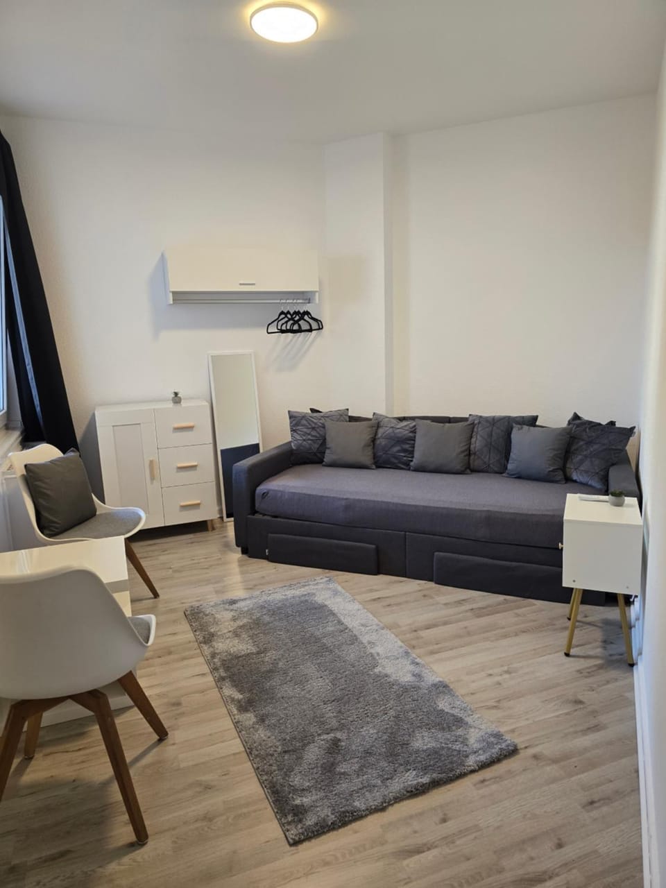 ---Apart in KrCity Balcony--- Apartment in Krefeld