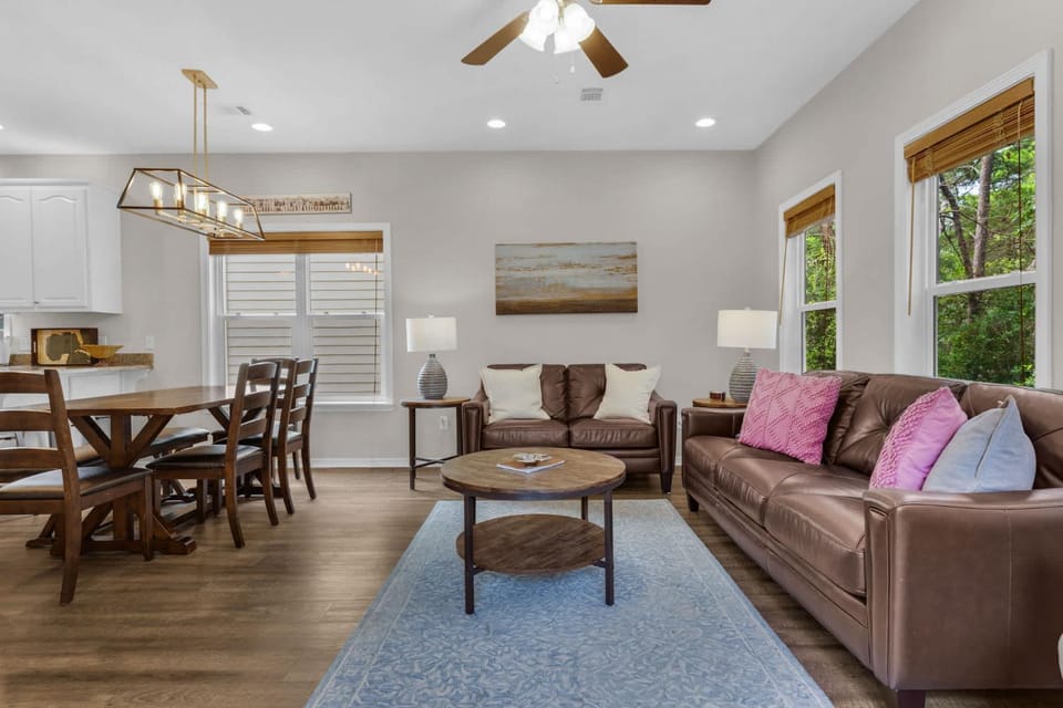 Dew Drop Inn - Santa Rosa Retreat Walk to Beach Pools & More House in South Walton County