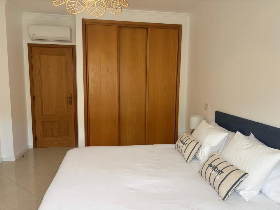 Bedroom, wardrobe, air conditioner