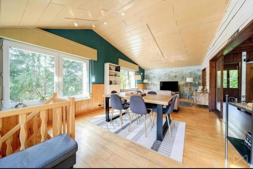 Le Chalet du Promontoire House in Wallonia, Belgium